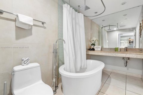 Condominio en venta en Miami Beach, Florida, 1 dormitorio, 27.68 m2 № 1947056 - foto 18