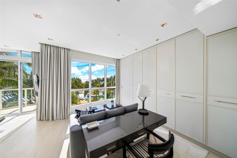Condo in Miami Beach, Florida, 4 bedrooms № 2081501 - photo 21