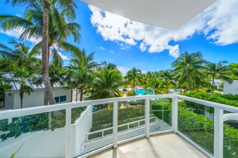 Condo in Miami Beach, Florida, 4 bedrooms № 2081501 - photo 25