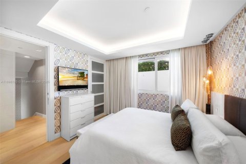 Condo in Miami Beach, Florida, 4 bedrooms № 2081501 - photo 13