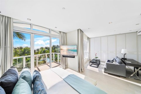 Condo in Miami Beach, Florida, 4 bedrooms № 2081501 - photo 24