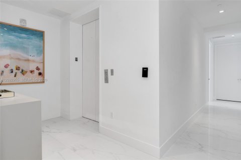 Copropriété à louer à Sunny Isles Beach, Floride: 3 chambres, 233.28 m2 № 2376897 - photo 2