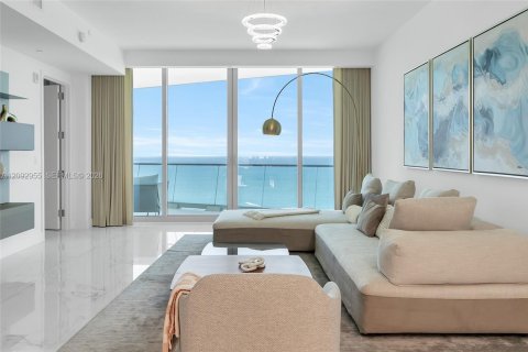 Copropriété à louer à Sunny Isles Beach, Floride: 3 chambres, 233.28 m2 № 2376897 - photo 13