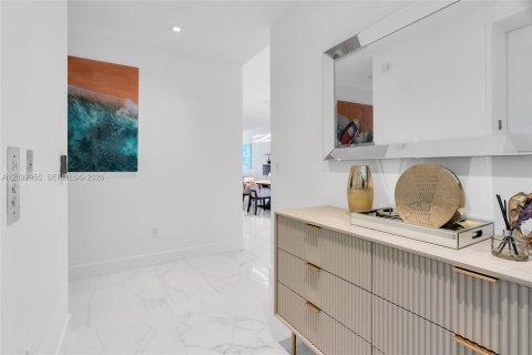 Copropriété à louer à Sunny Isles Beach, Floride: 3 chambres, 233.28 m2 № 2376897 - photo 4