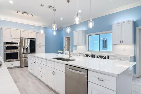House in New Smyrna Beach, Florida 4 bedrooms, 322 sq.m. № 1539356 - photo 5
