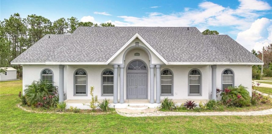 House in New Smyrna Beach, Florida 4 bedrooms, 322 sq.m. № 1539356