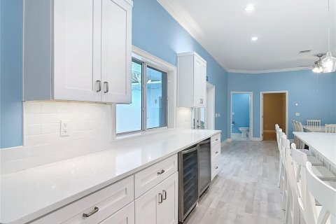 House in New Smyrna Beach, Florida 4 bedrooms, 322 sq.m. № 1539356 - photo 2