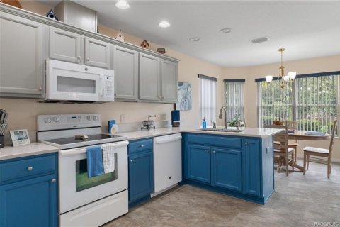 House in Inverness, Florida 2 bedrooms, 129.51 sq.m. № 2389141 - photo 12