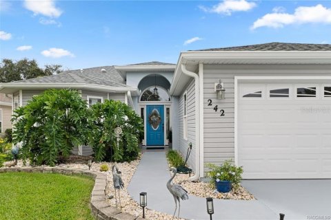 House in Inverness, Florida 2 bedrooms, 129.51 sq.m. № 2389141 - photo 2