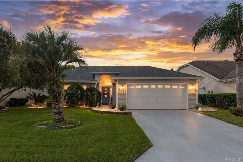House in Inverness, Florida 2 bedrooms, 129.51 sq.m. № 2389141