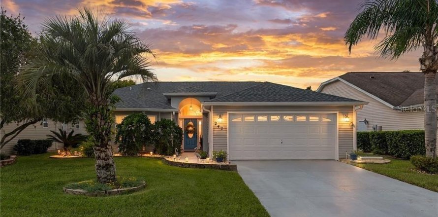 House in Inverness, Florida 2 bedrooms, 129.51 sq.m. № 2389141