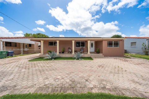 Casa en venta en Miami, Florida, 5 dormitorios, 213.68 m2 № 2067330 - foto 4