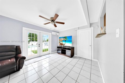 Casa en venta en Miami, Florida, 5 dormitorios, 213.68 m2 № 2067330 - foto 27