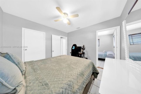 Casa en venta en Miami, Florida, 5 dormitorios, 213.68 m2 № 2067330 - foto 18