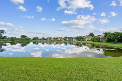 Casa en alquiler en Lake Worth, Florida, 5 dormitorios, 322.93 m2 № 616603 - foto 1