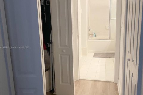 Condo in Miramar, Florida, 3 bedrooms  № 1976261 - photo 12