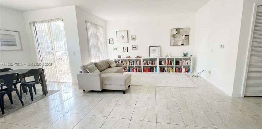 Condo in Miramar, Florida, 3 bedrooms  № 1976261