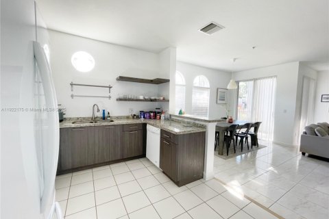 Condo in Miramar, Florida, 3 bedrooms  № 1976261 - photo 6