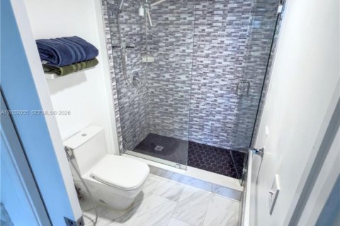 Condo in Pembroke Pines, Florida, 2 bedrooms  № 2088397 - photo 13