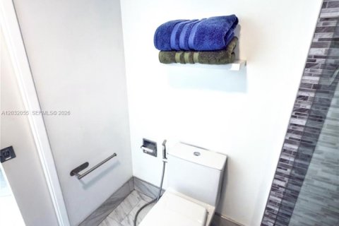 Condo in Pembroke Pines, Florida, 2 bedrooms  № 2088397 - photo 12