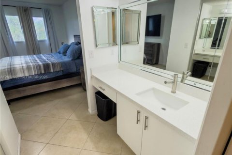 Condo in Pembroke Pines, Florida, 2 bedrooms  № 2088397 - photo 10