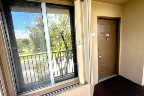Condo in Pembroke Pines, Florida, 2 bedrooms  № 2088397 - photo 21