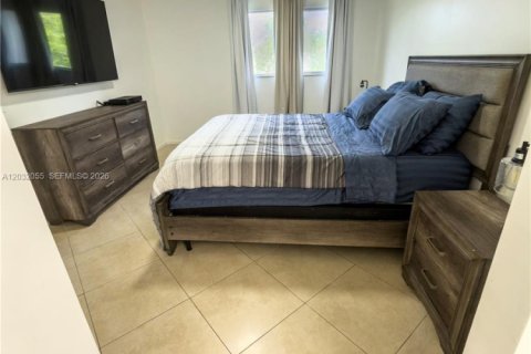 Condo in Pembroke Pines, Florida, 2 bedrooms  № 2088397 - photo 8