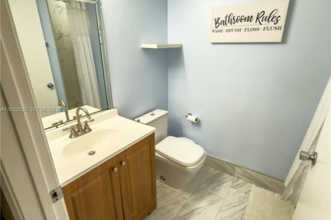 Condo in Pembroke Pines, Florida, 2 bedrooms  № 2088397 - photo 18