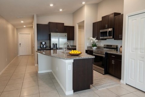 House in Ruskin, Florida 3 bedrooms, 134.8 sq.m. № 2209326 - photo 2