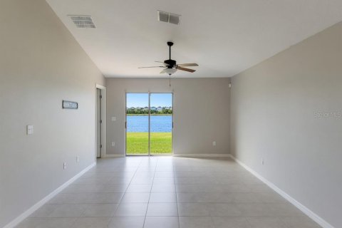 House in Ruskin, Florida 3 bedrooms, 134.8 sq.m. № 2209326 - photo 3