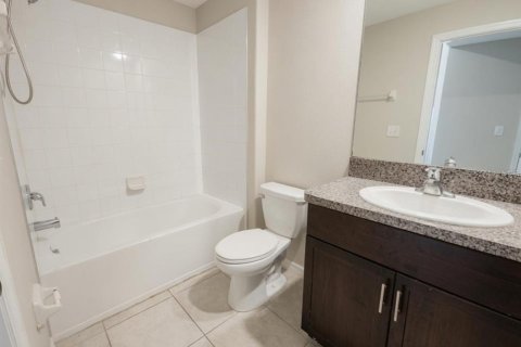 House in Ruskin, Florida 3 bedrooms, 134.8 sq.m. № 2209326 - photo 6