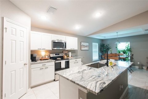 Villa ou maison à vendre à Fort Myers, Floride: 4 chambres, 168.06 m2 № 2107858 - photo 4