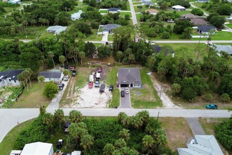 Villa ou maison à vendre à Fort Myers, Floride: 4 chambres, 168.06 m2 № 2107858 - photo 2