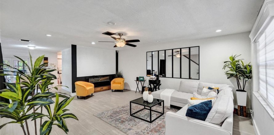 Townhouse in Deerfield Beach, Florida 2 bedrooms, 128.58 sq.m. № 1735759