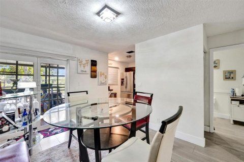 Townhouse in Deerfield Beach, Florida 2 bedrooms, 128.58 sq.m. № 1735759 - photo 10