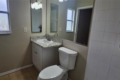 House in Cape Coral, Florida 3 bedrooms, 112.6 sq.m. № 2258976 - photo 13