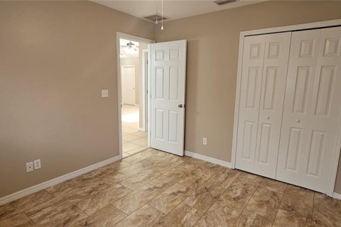 House in Cape Coral, Florida 3 bedrooms, 112.6 sq.m. № 2258976 - photo 18
