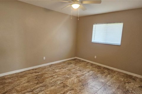 House in Cape Coral, Florida 3 bedrooms, 112.6 sq.m. № 2258976 - photo 15