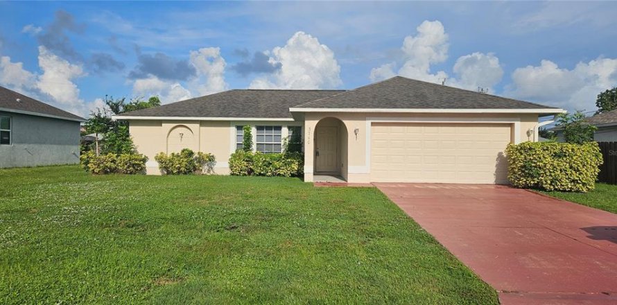 House in Cape Coral, Florida 3 bedrooms, 112.6 sq.m. № 2258976