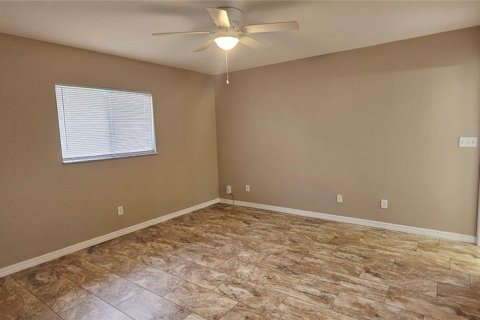 House in Cape Coral, Florida 3 bedrooms, 112.6 sq.m. № 2258976 - photo 10