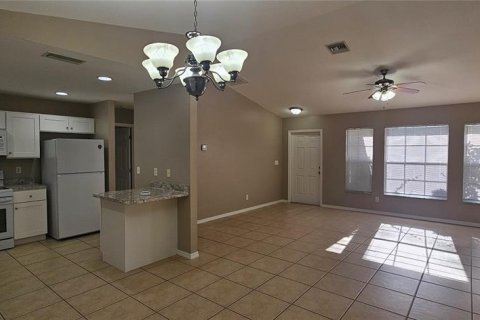 House in Cape Coral, Florida 3 bedrooms, 112.6 sq.m. № 2258976 - photo 5