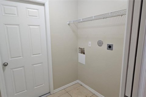 House in Cape Coral, Florida 3 bedrooms, 112.6 sq.m. № 2258976 - photo 21