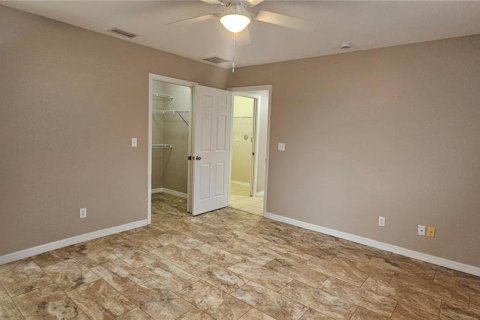 House in Cape Coral, Florida 3 bedrooms, 112.6 sq.m. № 2258976 - photo 12