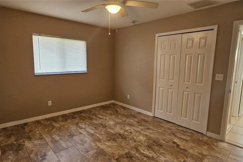 House in Cape Coral, Florida 3 bedrooms, 112.6 sq.m. № 2258976 - photo 16