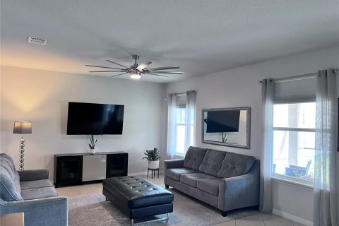 House in Orlando, Florida 5 bedrooms, 270.44 sq.m. № 1352986 - photo 8
