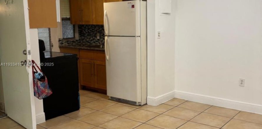 Кондоминиум с 2 спальнями в Норт-Майами-Бич, Флорида № 1991404