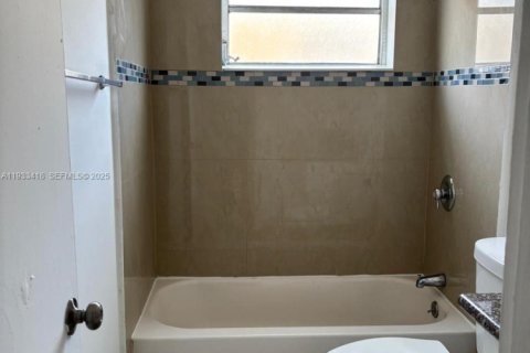 Снять в аренду кондоминиум в Норт-Майами-Бич, Флорида 2 спальни, 71.07м2, № 1991404 - фото 3