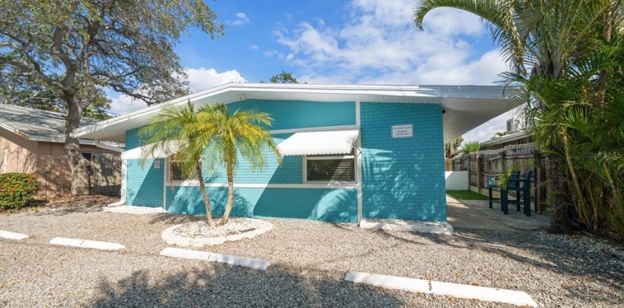 Immobilier commercial à Indian Rocks Beach, Floride 4 chambres, 192.96 m2 № 2118651