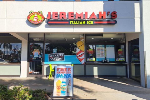 Коммерческая недвижимость в Лайтхаус-Пойнт, Флорида № 2055432