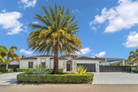 Casa en Miami, Florida 5 dormitorios, 254.18 m2 № 2110022
